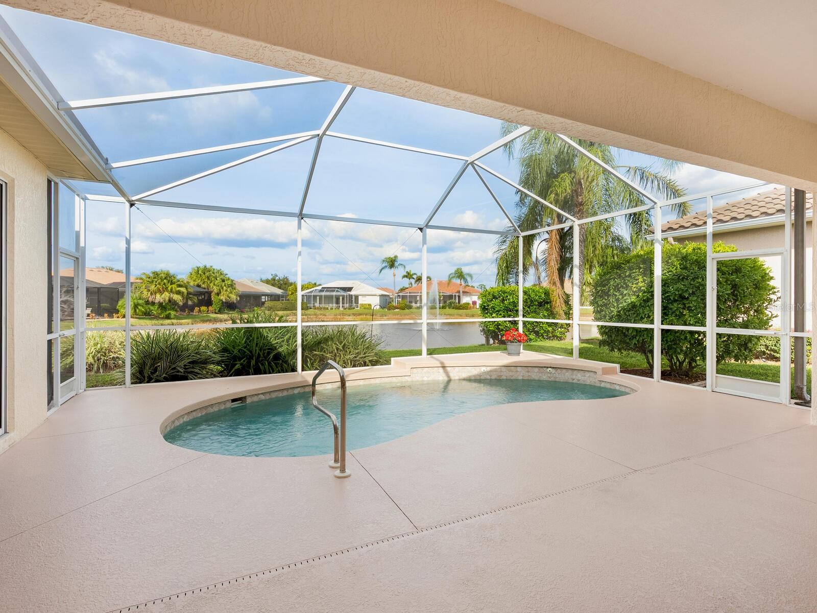 PELICAN POINTE GOLF & COUNTRY CLUB - Residential