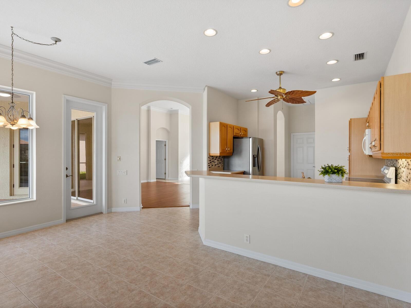 PELICAN POINTE GOLF & COUNTRY CLUB - Residential