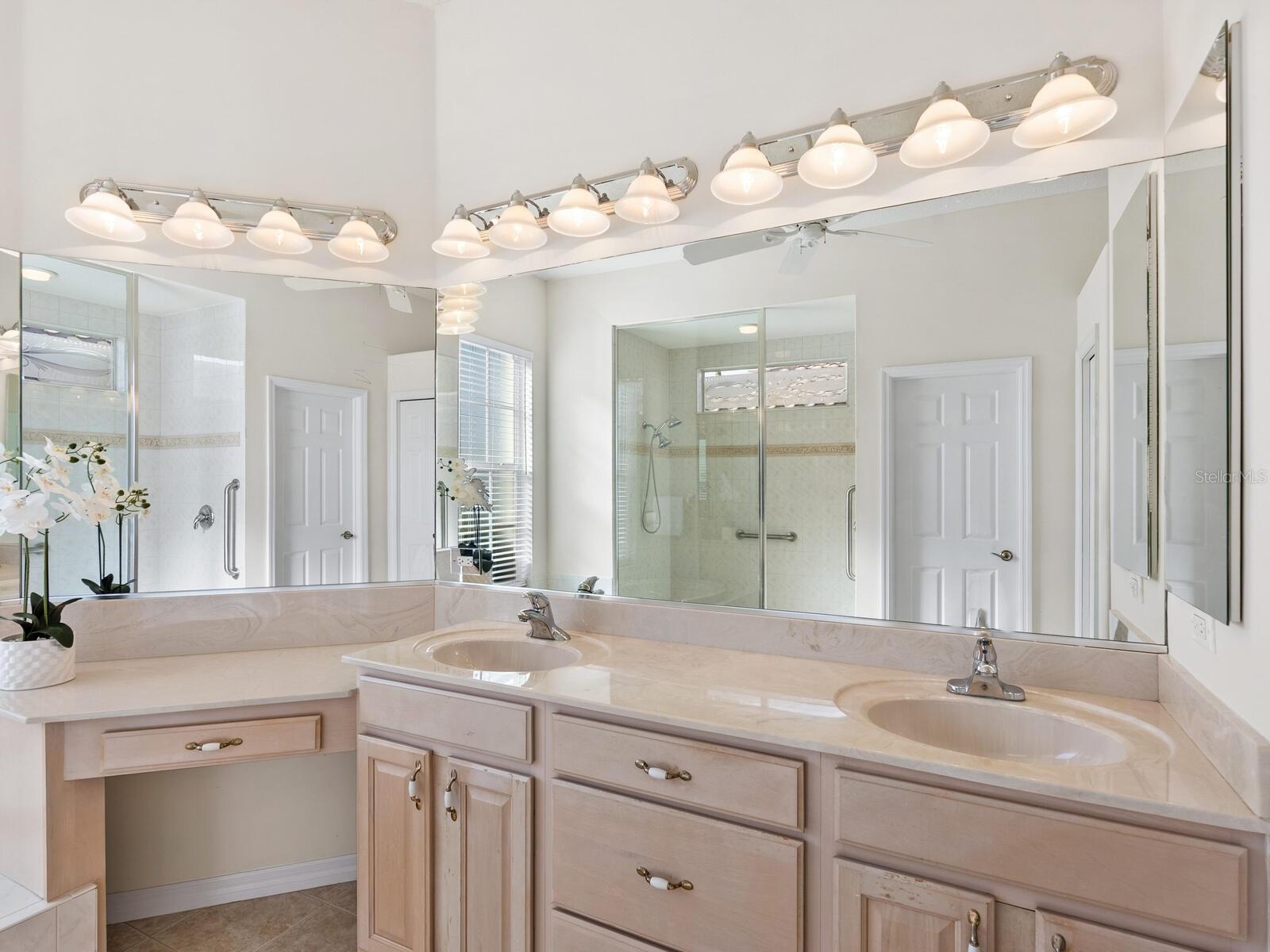 PELICAN POINTE GOLF & COUNTRY CLUB - Residential