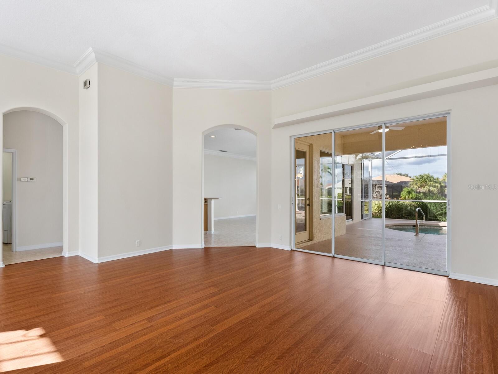 PELICAN POINTE GOLF & COUNTRY CLUB - Residential