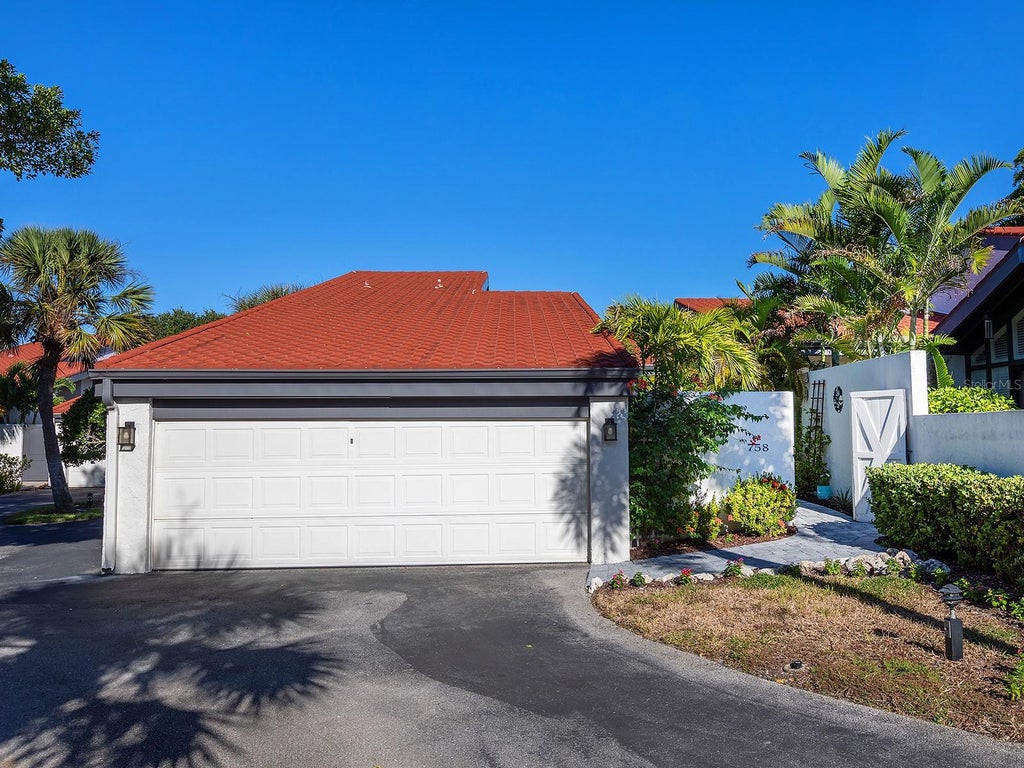 Photo of 758 Sarabay Road #5, Osprey, FL 34229 (MLS # N6146273)