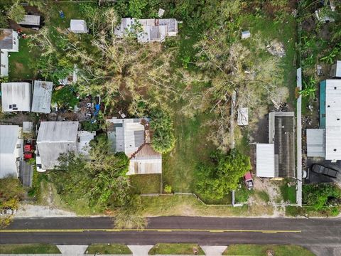 A home in LAKELAND