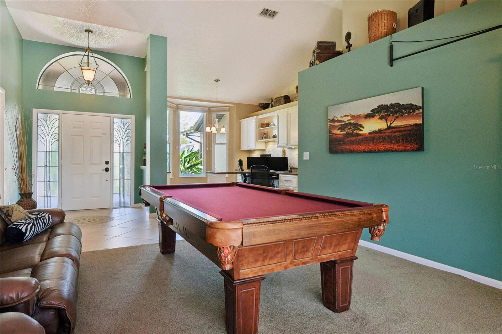 1215 HUNTINGTON LANE