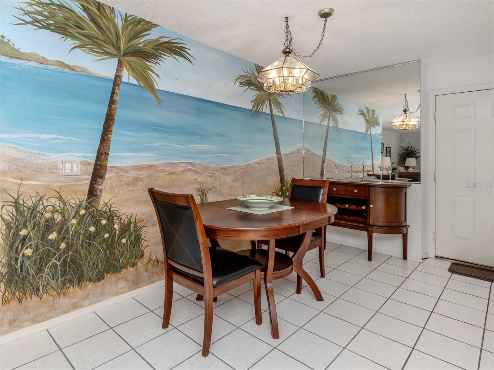 528 W VENICE AVENUE 1
