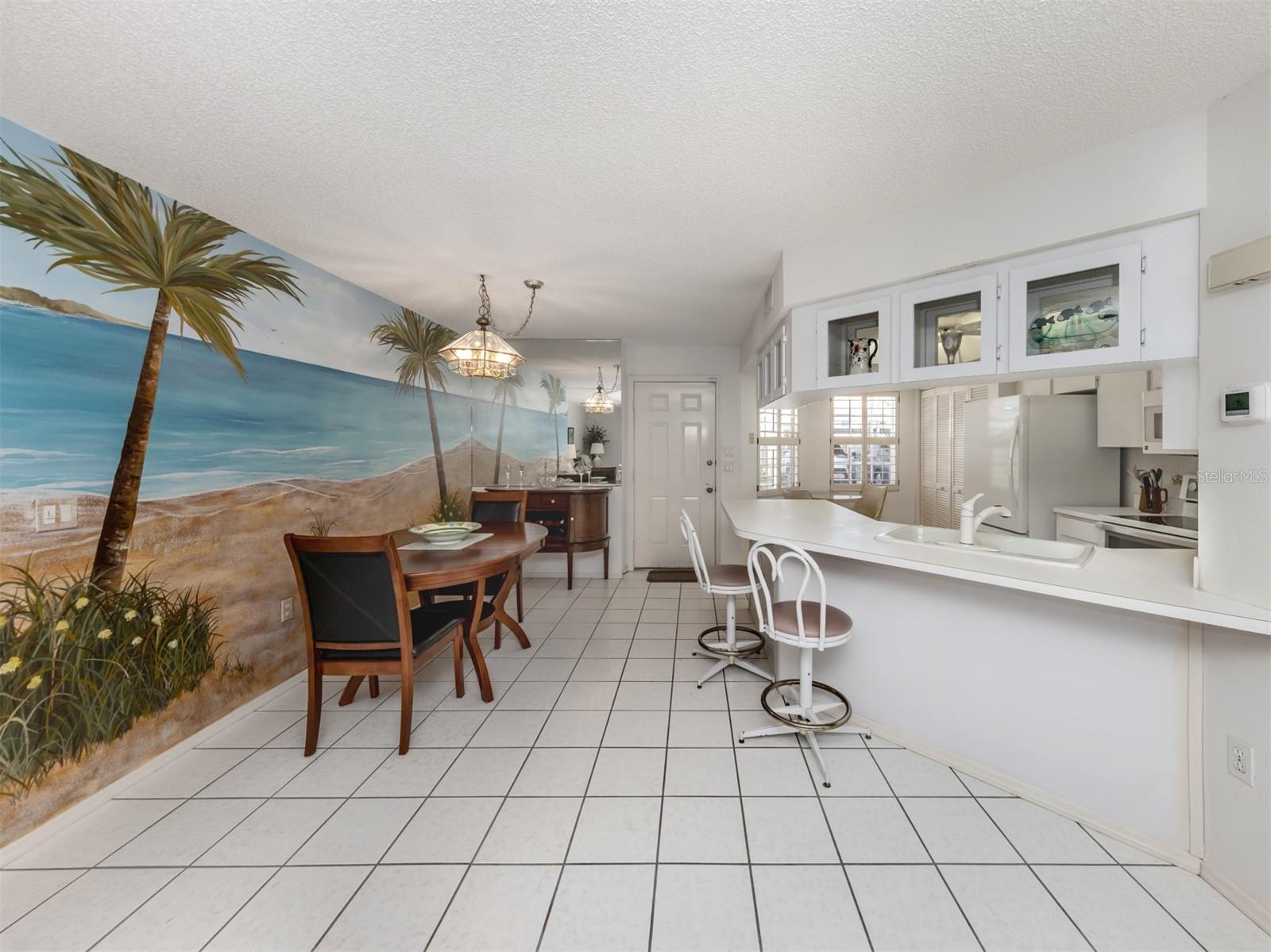 528 W VENICE AVENUE 1