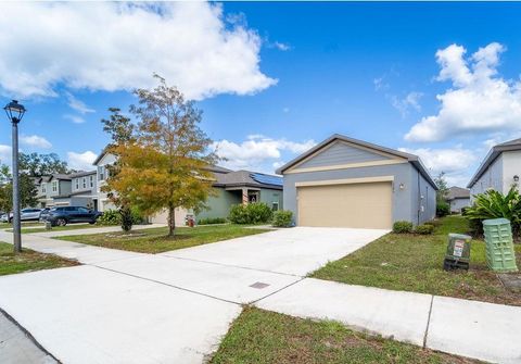 A home in DELAND