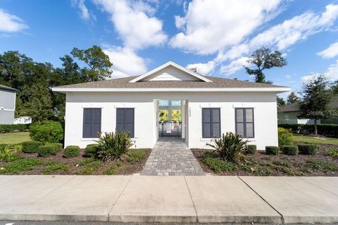 A home in DELAND