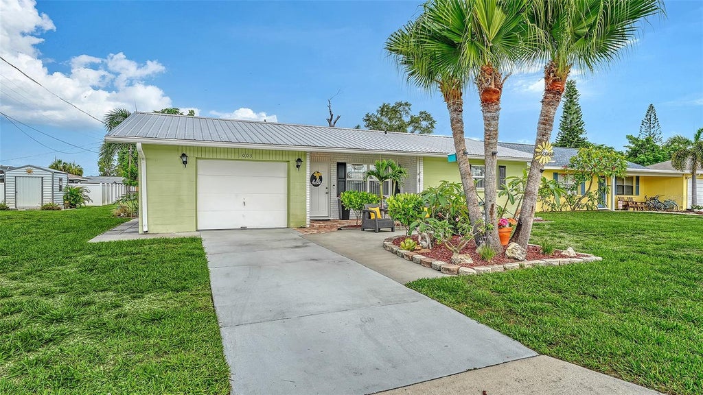 Photo of 1003 21st Avenue W, Palmetto, FL 34221 (MLS # A4699305)