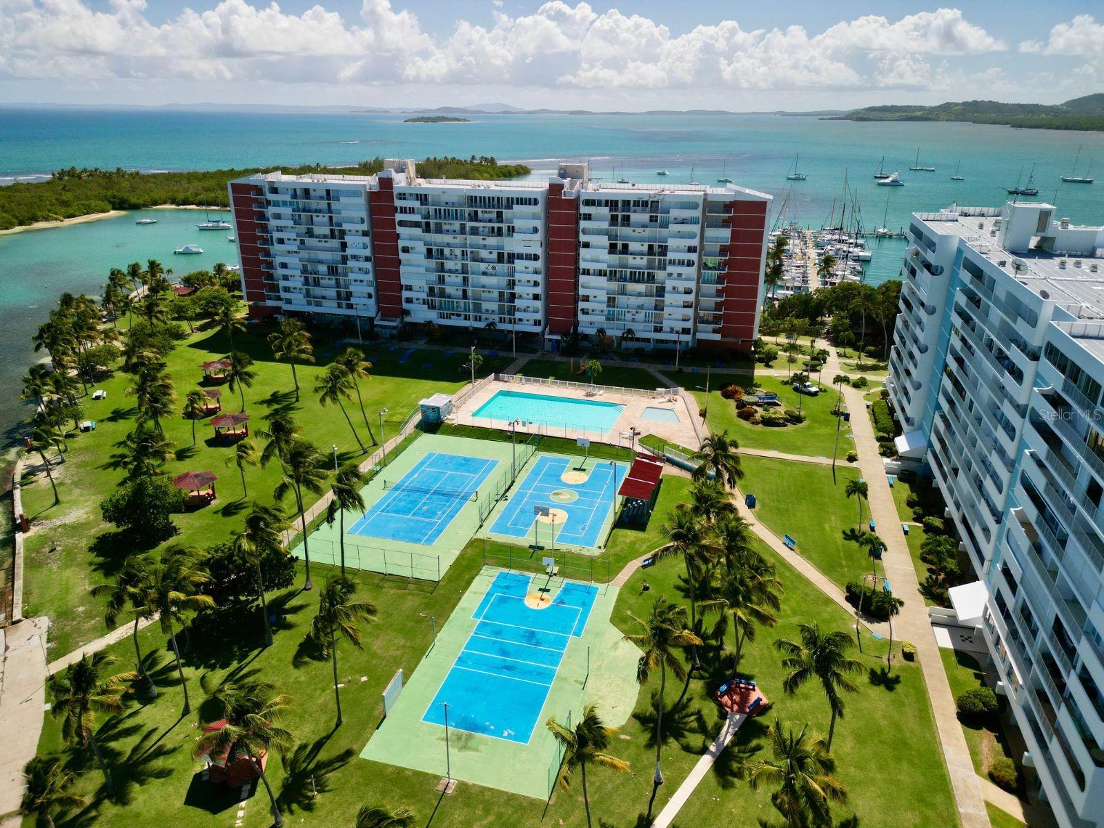 CONDOMINIO ISLETA MARINA - Residential