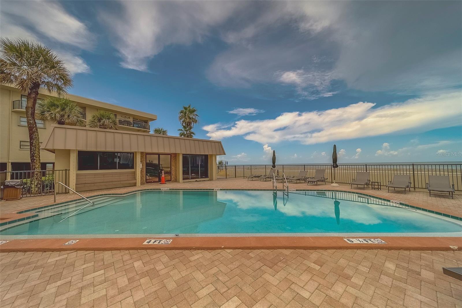 MONTMARTRE-CONDO - Residential Lease