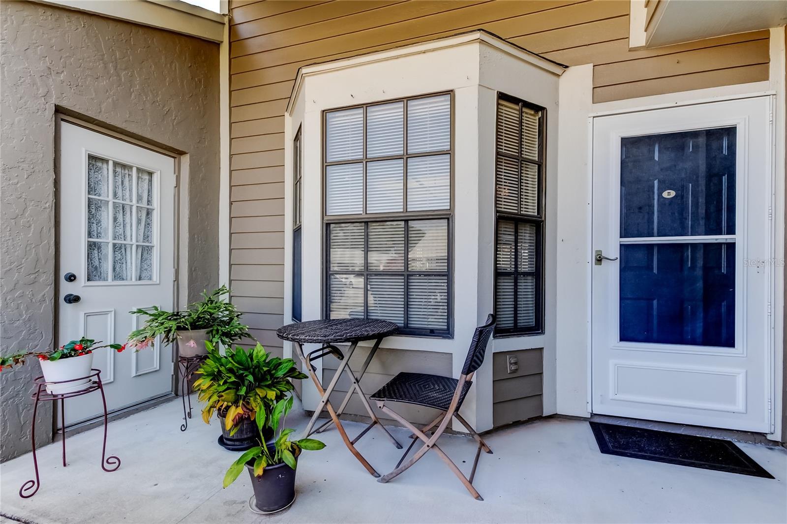 9404 ROCKBRIDGE CIRCLE