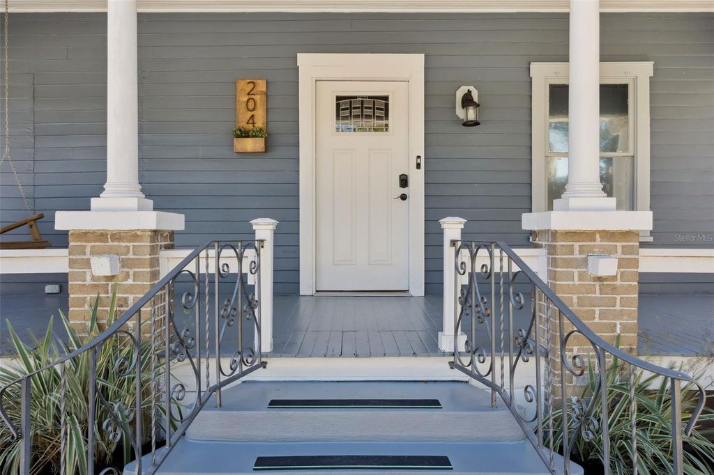 Photo of 204 W Floribraska Avenue, Tampa, FL 33603 (MLS # TB8452630)