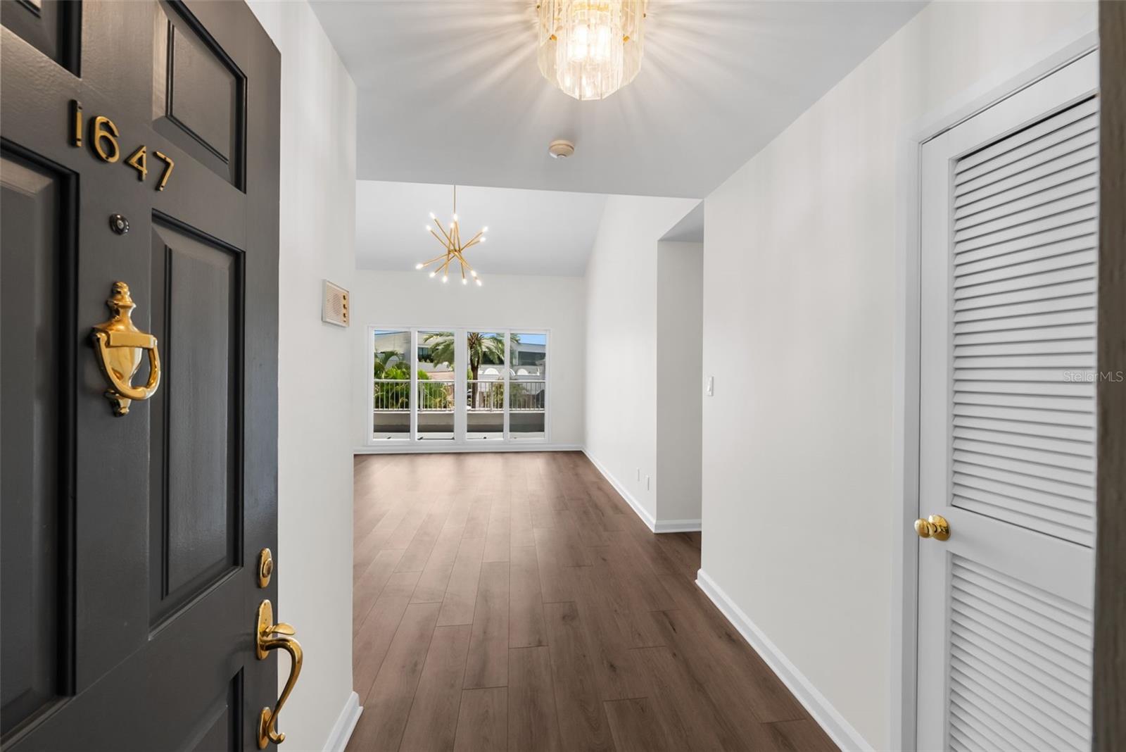 1647 W SNOW CIRCLE 204