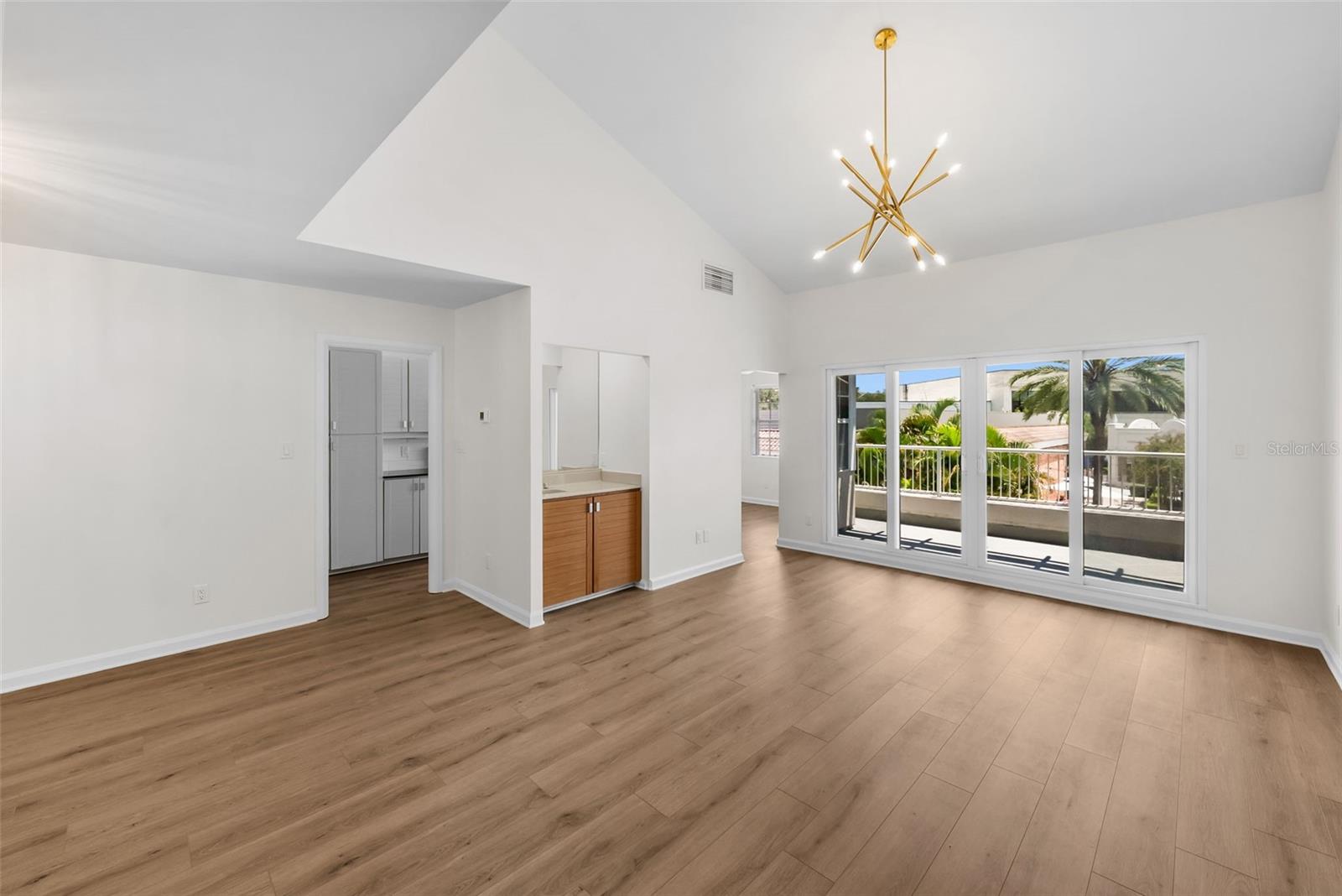 1647 W SNOW CIRCLE 204