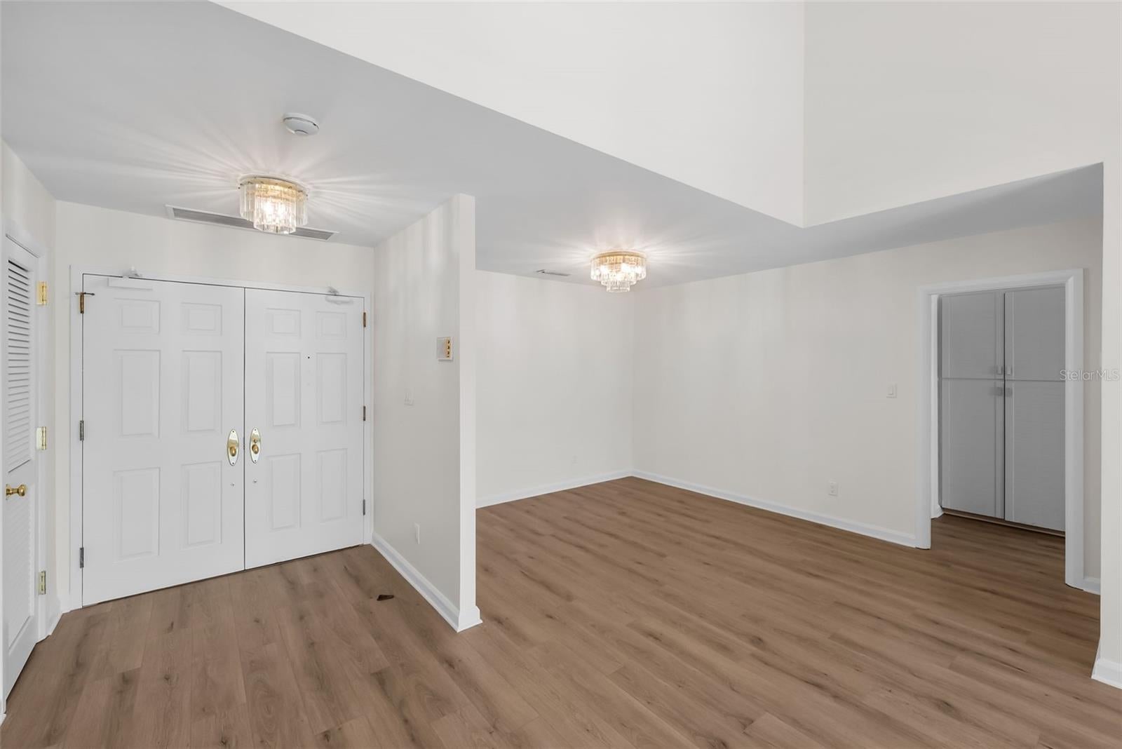 1647 W SNOW CIRCLE 204