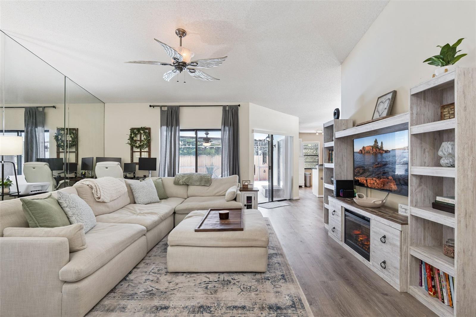 1552 COUGAR COURT