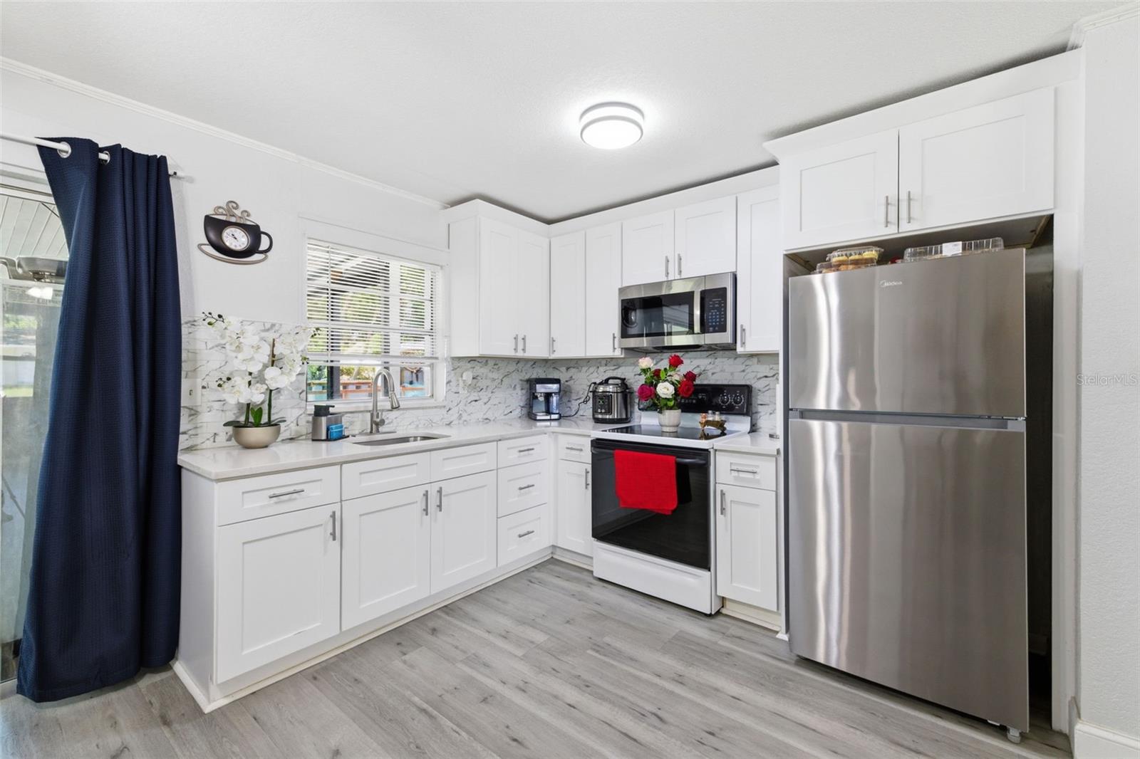 EASY ACRES - Residential