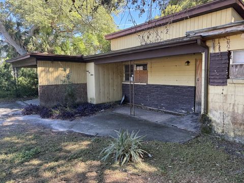 Photo of 2116 W Hiawatha Street, Tampa, FL 33604 (MLS # TB8447624)