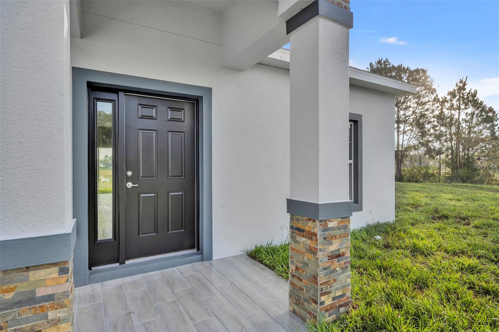 814 PRICE COURT