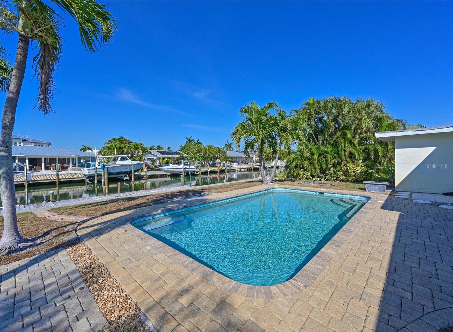 512 KEY ROYALE DRIVE