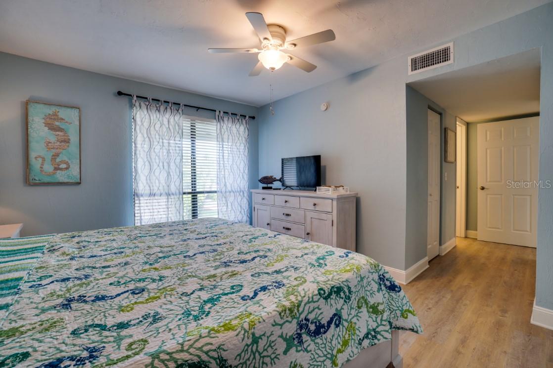 RUNAWAY BAY - Residential