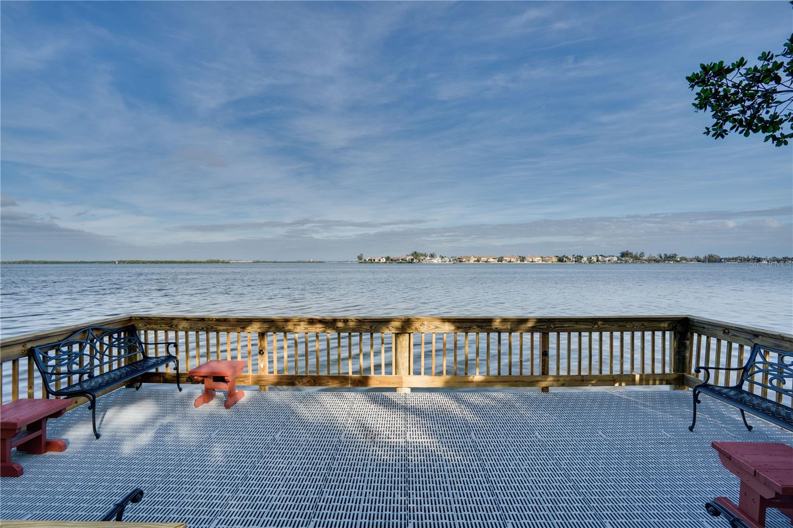 RUNAWAY BAY - Residential