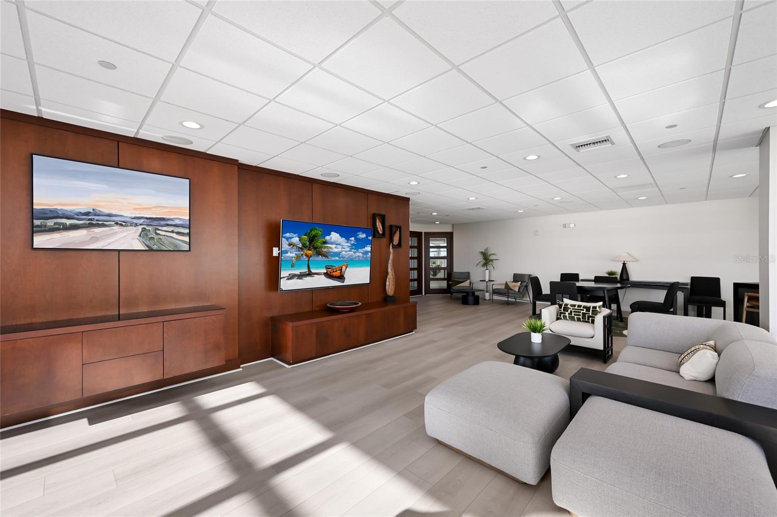 CONDO ON THE BAY TOWER II - Residential