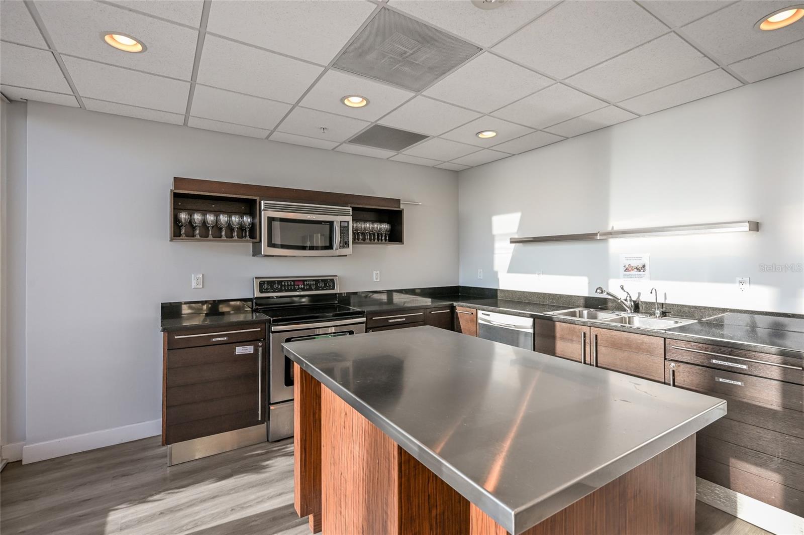 CONDO ON THE BAY TOWER II - Residential