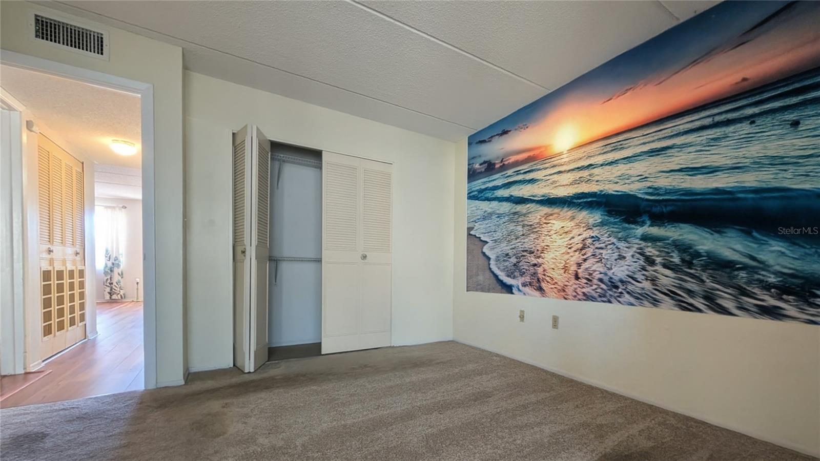 SEMINOLE SQUARE APTS - Residential