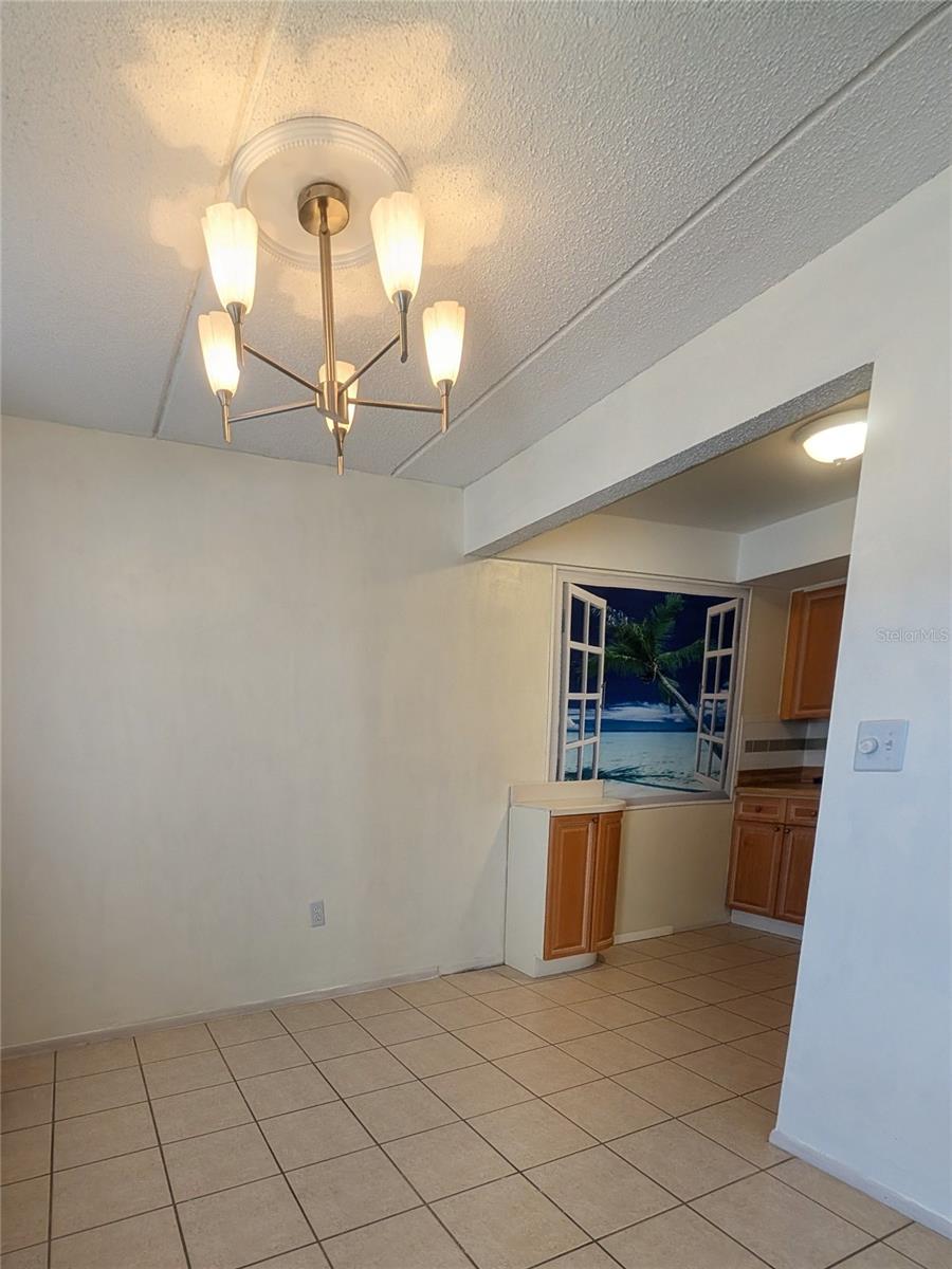 SEMINOLE SQUARE APTS - Residential