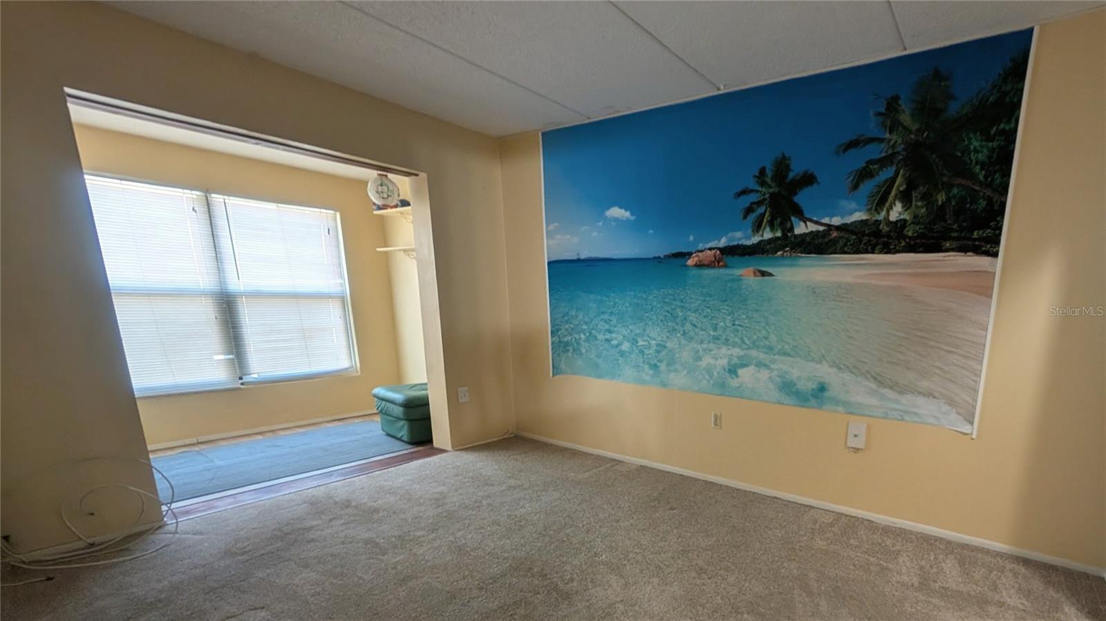 SEMINOLE SQUARE APTS - Residential