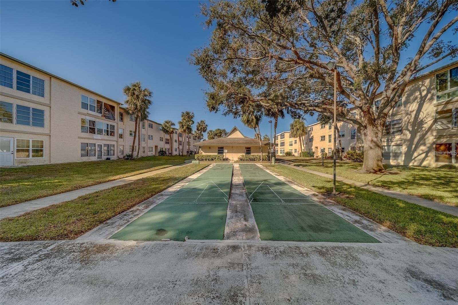 SEMINOLE SQUARE APTS - Residential