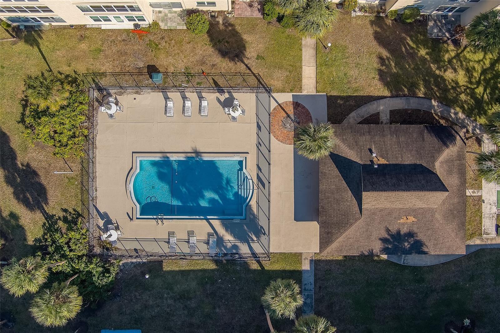 SEMINOLE SQUARE APTS - Residential