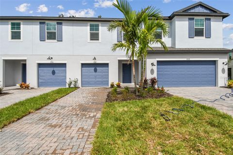 A home in PALMETTO