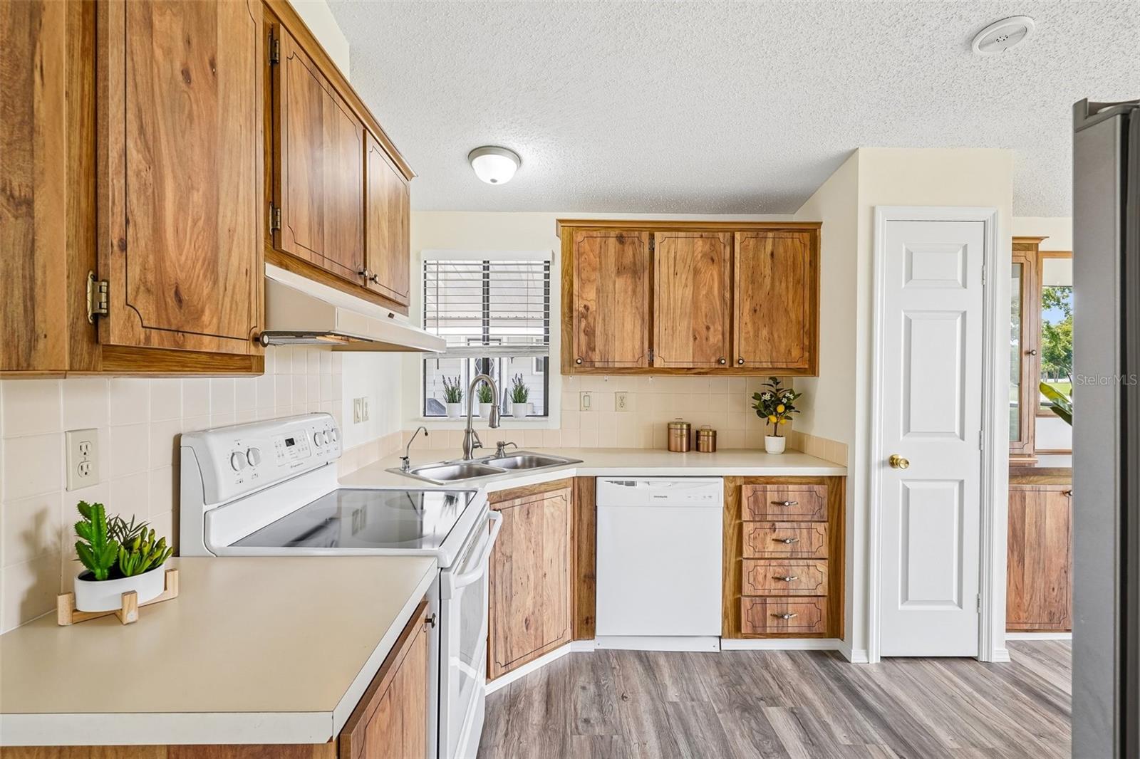 LADY LAKE ORANGE BLOSSOM GARDENS UNIT 07 - Residential