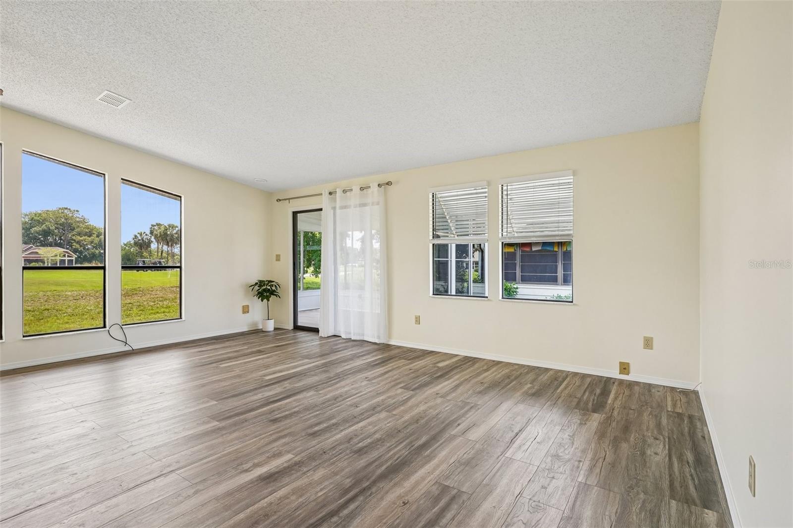 LADY LAKE ORANGE BLOSSOM GARDENS UNIT 07 - Residential