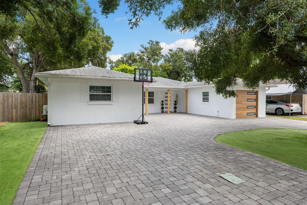 Photo of 2404 S Hale Avenue, Tampa, FL 33629 (MLS # TB8426848)