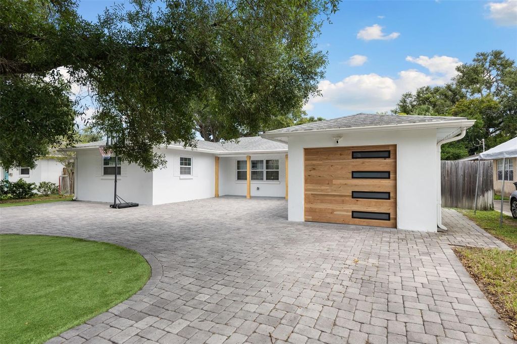 Photo of 2404 S Hale Avenue, Tampa, FL 33629 (MLS # TB8426848)