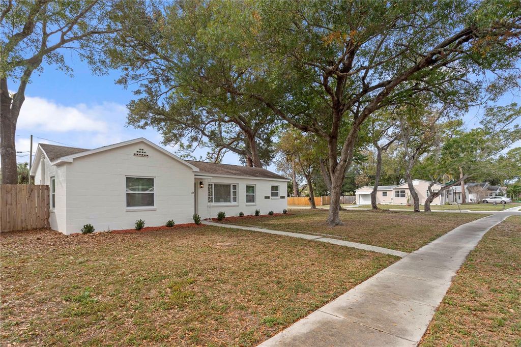 Photo of 134 SW Lincoln Circle N, St Petersburg, FL 33703 (MLS # TB8465365)
