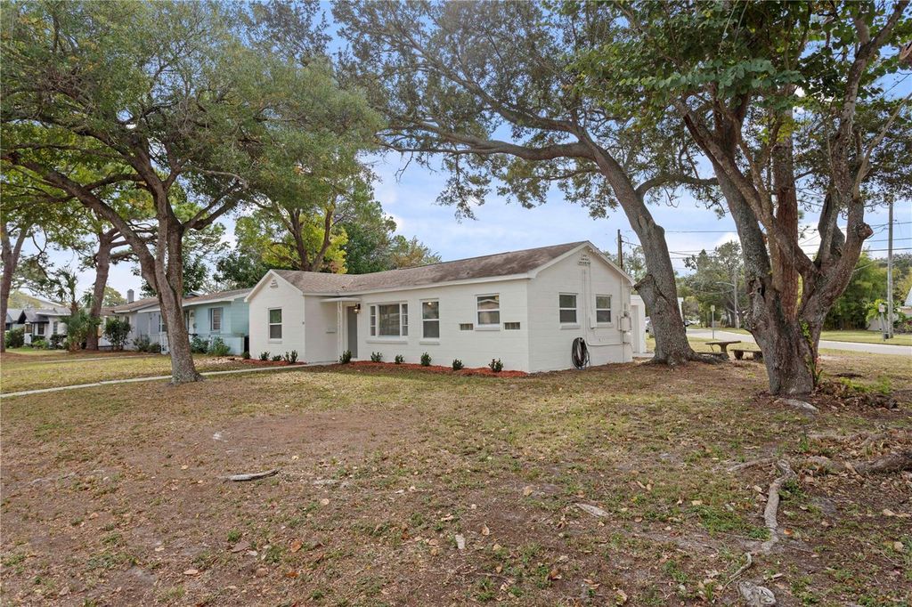 Photo of 134 SW Lincoln Circle N, St Petersburg, FL 33703 (MLS # TB8465365)