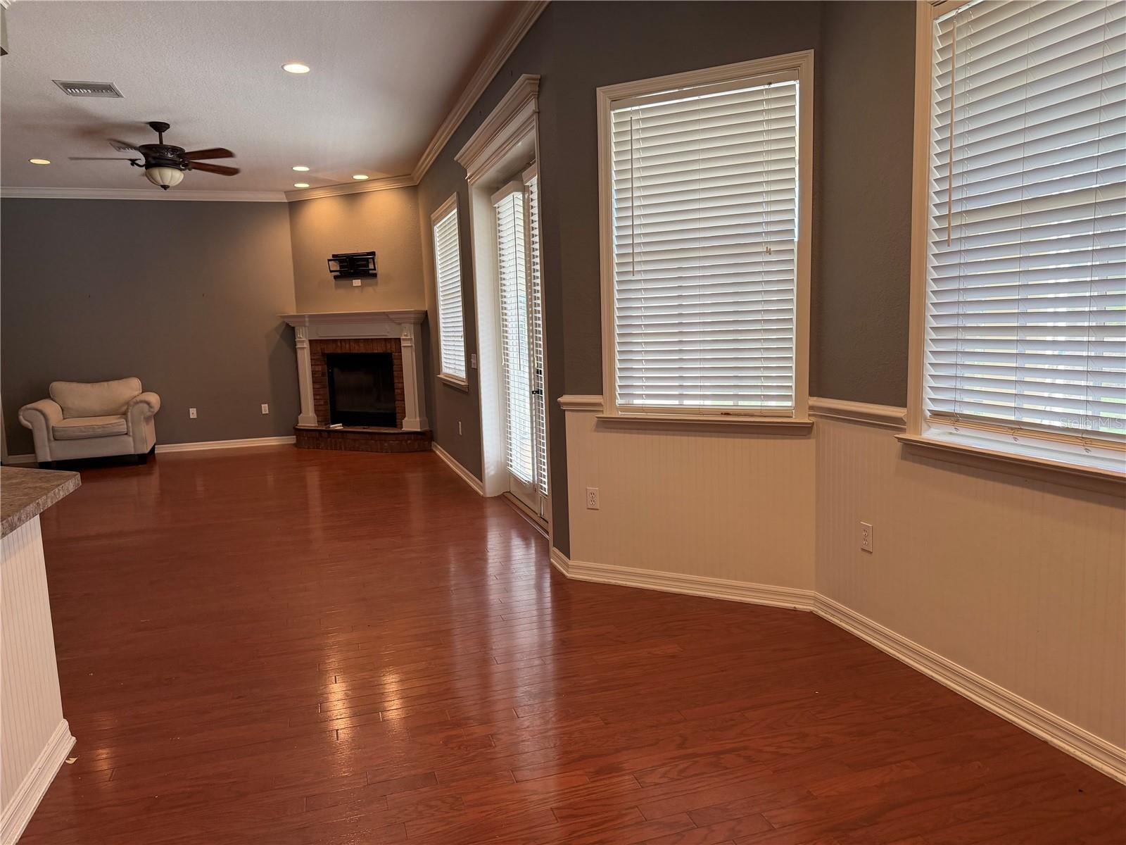SANDY POINTE - Residential