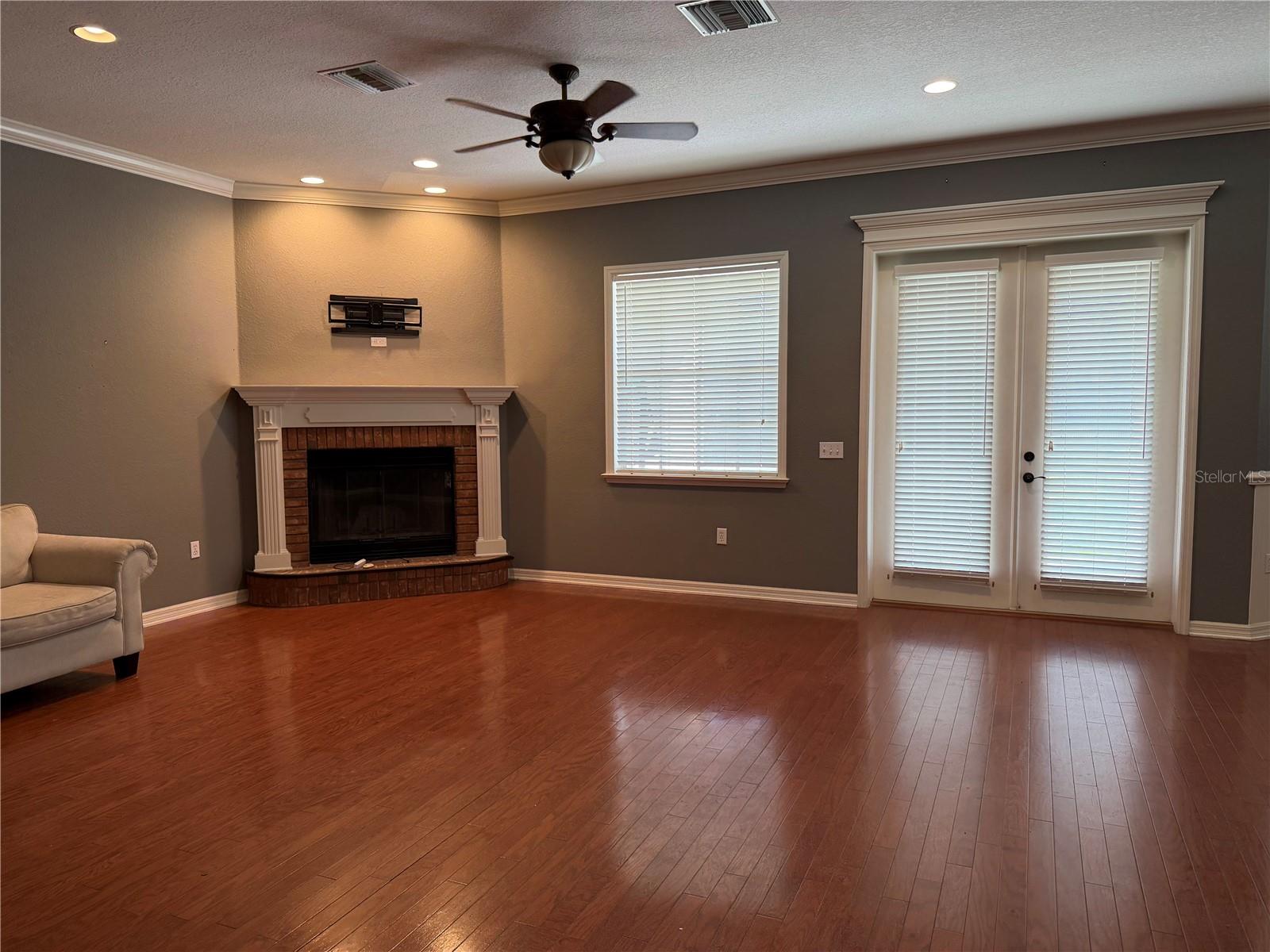 SANDY POINTE - Residential