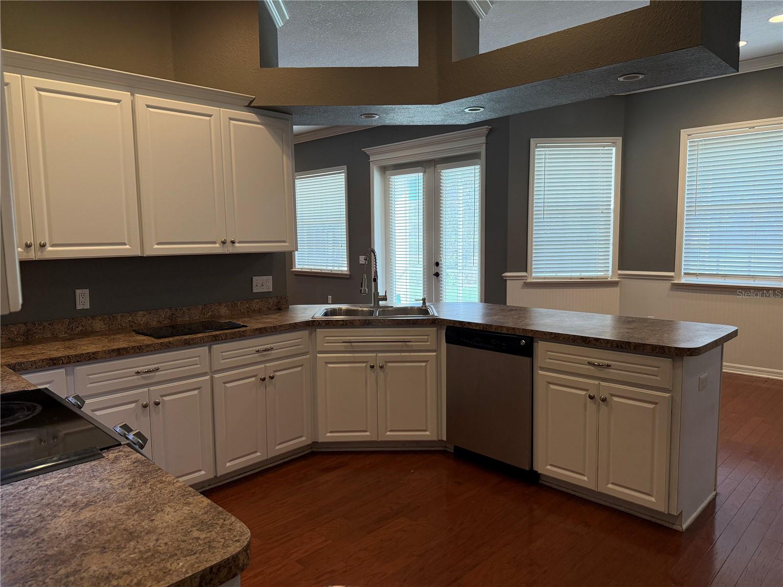SANDY POINTE - Residential