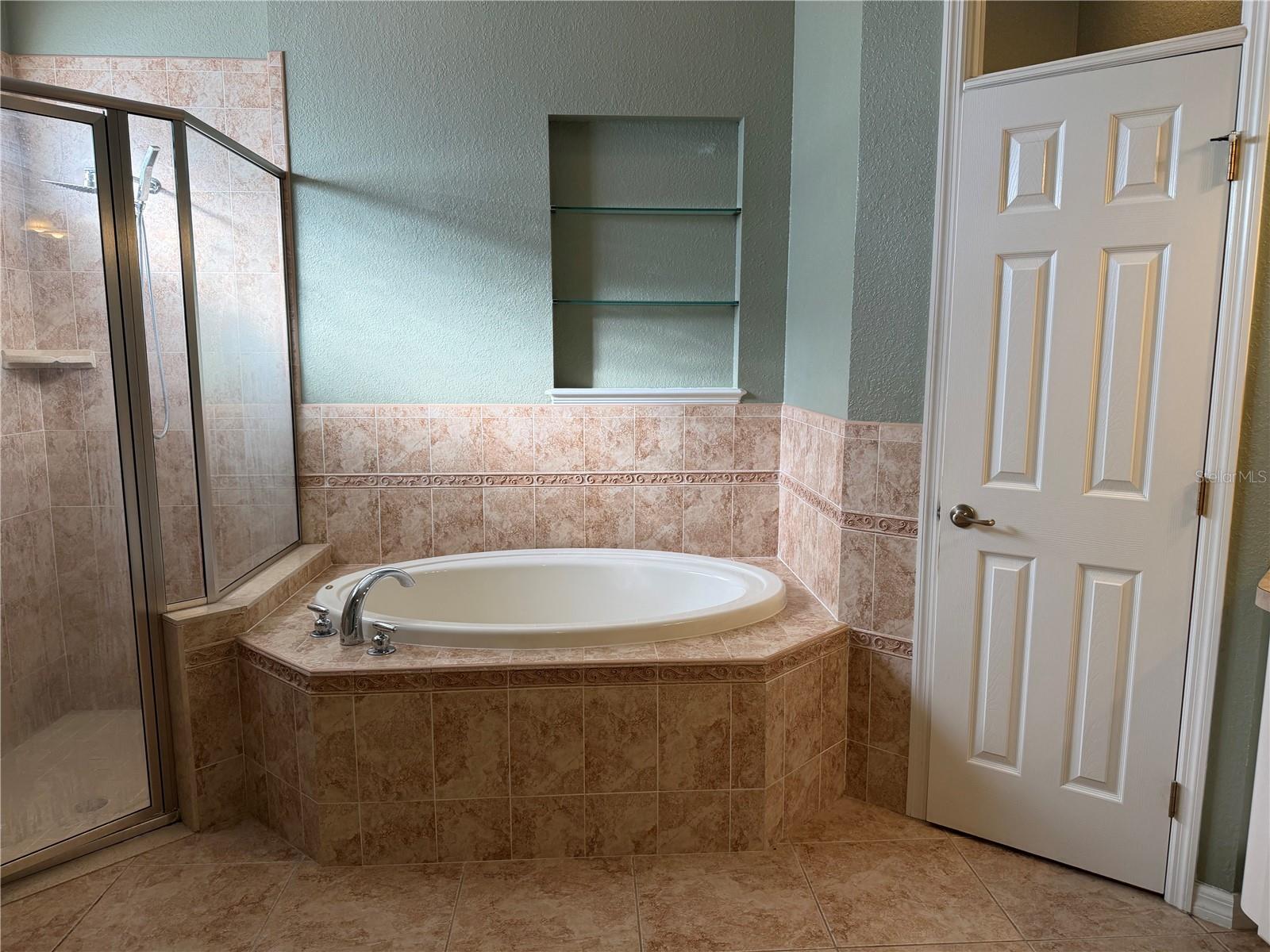 SANDY POINTE - Residential
