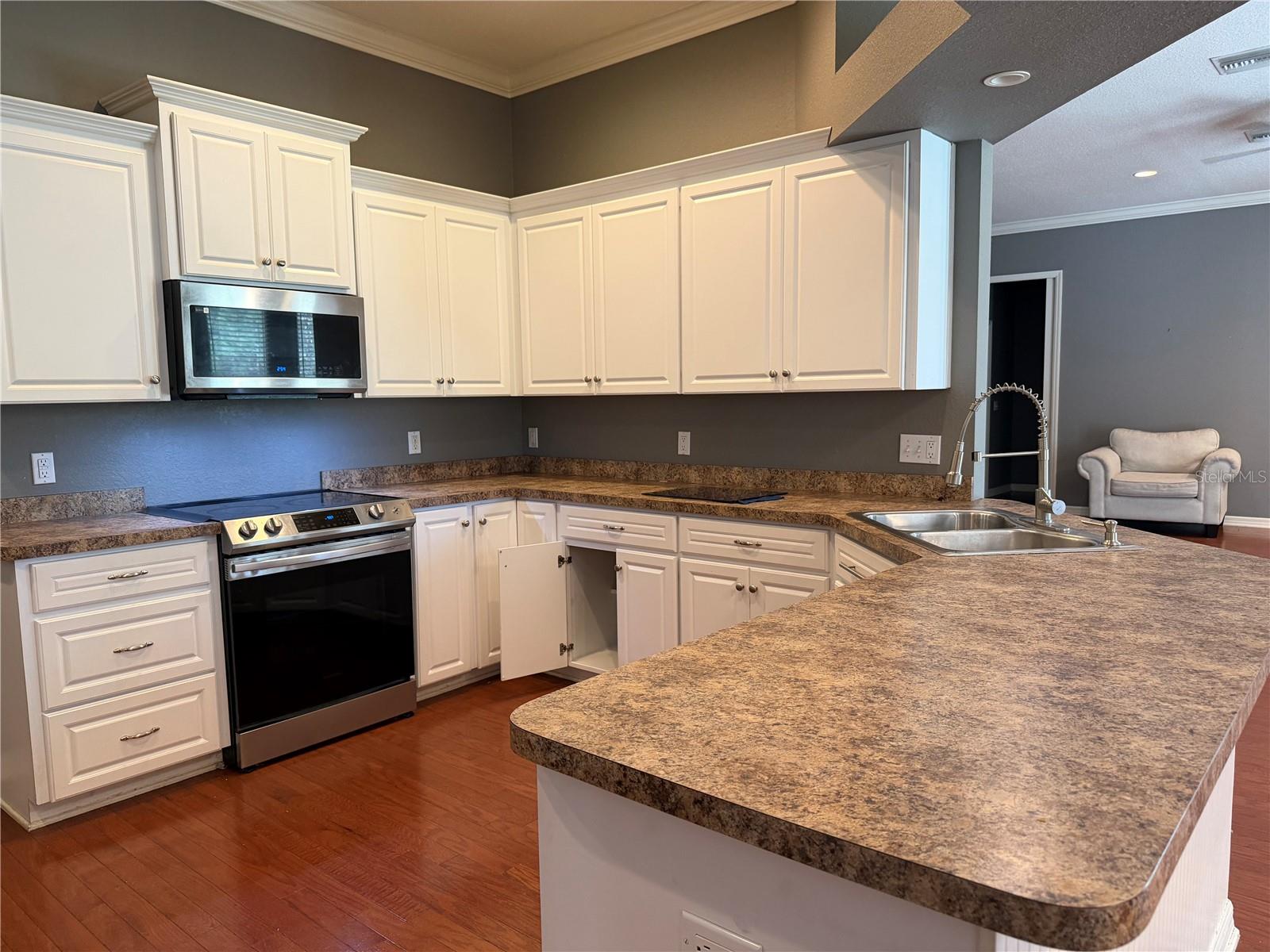 SANDY POINTE - Residential