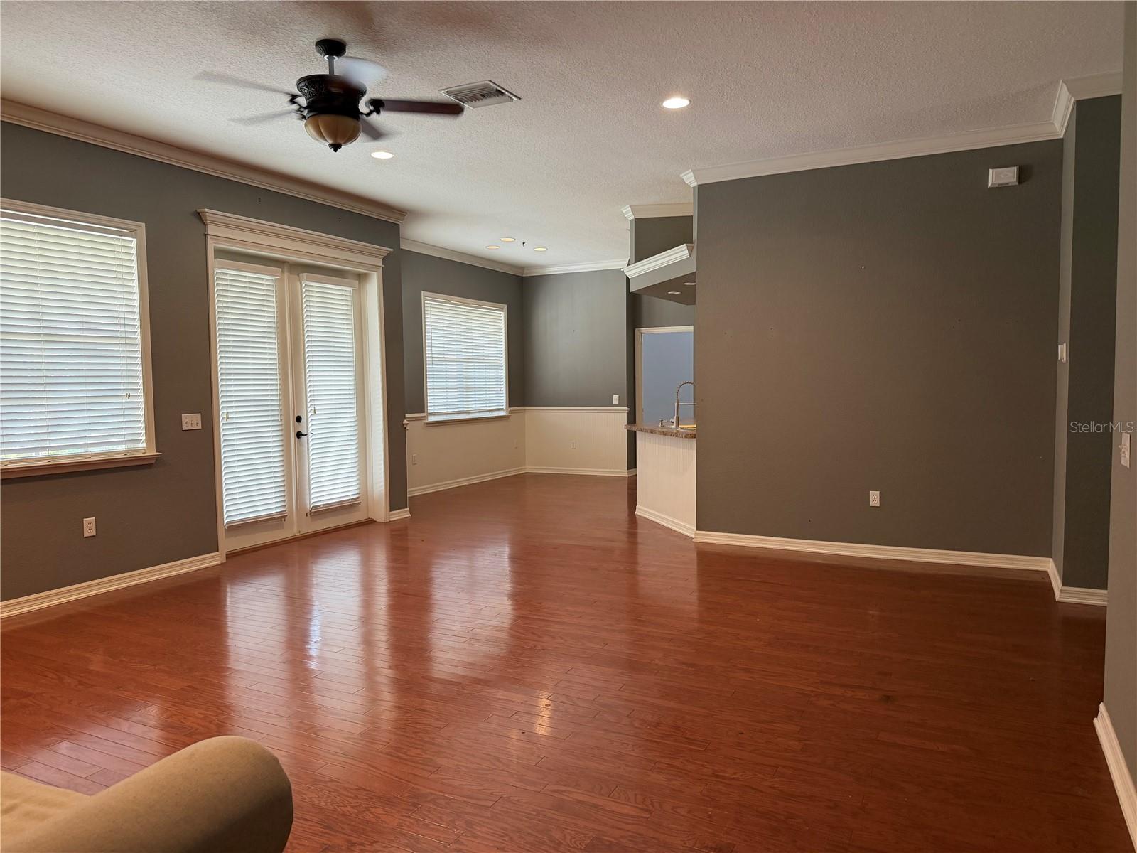 SANDY POINTE - Residential