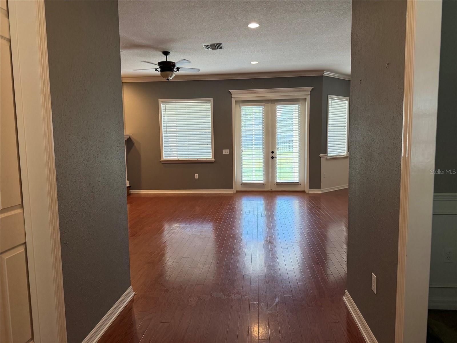 SANDY POINTE - Residential