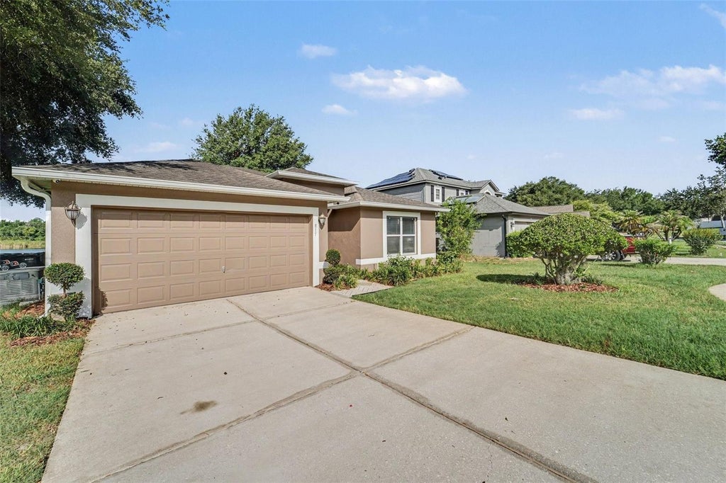 Photo of 817 Lake Doe Boulevard, Apopka, FL 32703 (MLS # O6423128)