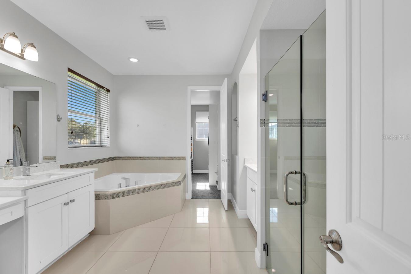 LAKE PRESERVE - Residential