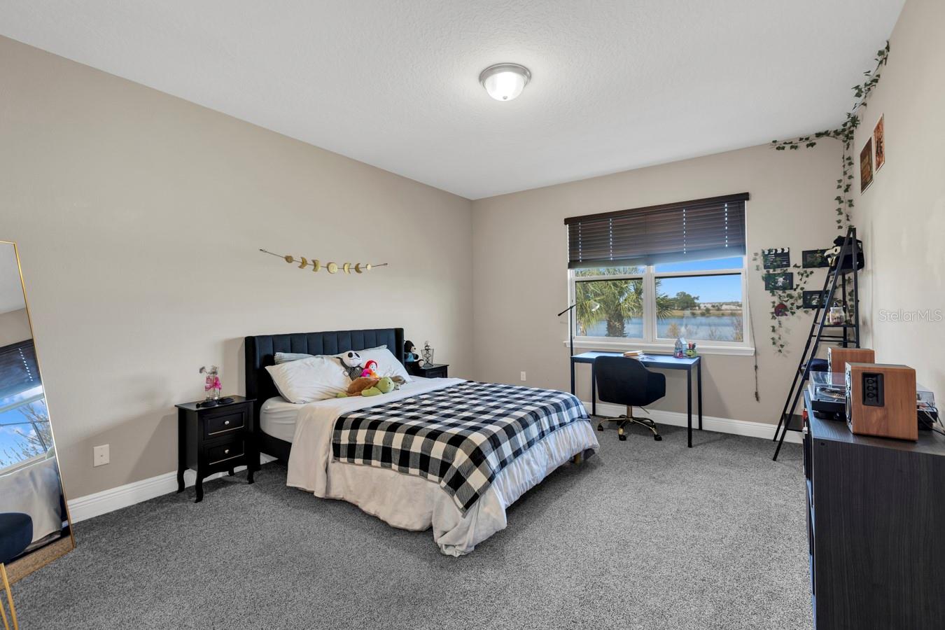 LAKE PRESERVE - Residential